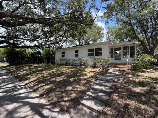 For Sale: $259,950 (3 beds, 1 baths, 998 Square Feet)