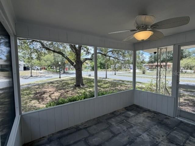 For Sale: $259,950 (3 beds, 1 baths, 998 Square Feet)