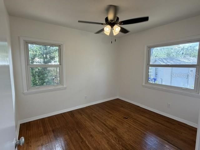 For Sale: $259,950 (3 beds, 1 baths, 998 Square Feet)