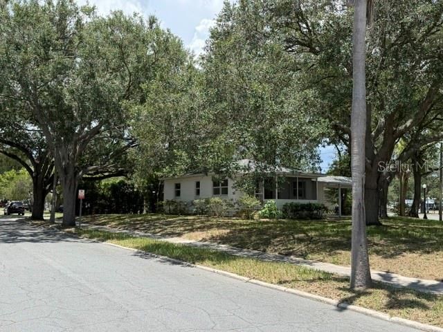For Sale: $259,950 (3 beds, 1 baths, 998 Square Feet)