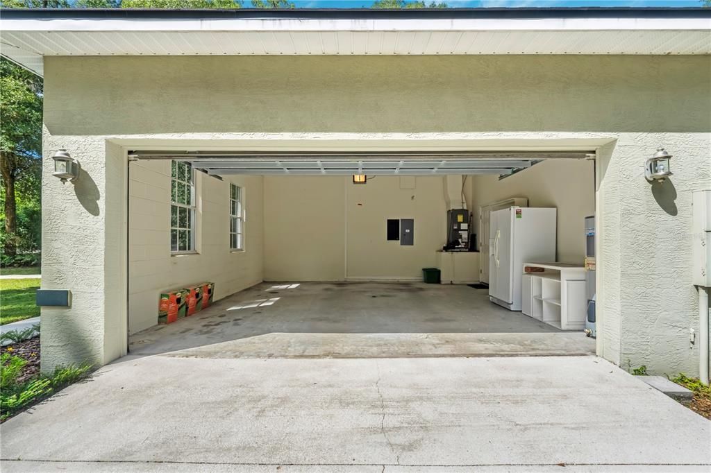 For Sale: $574,900 (3 beds, 2 baths, 2025 Square Feet)