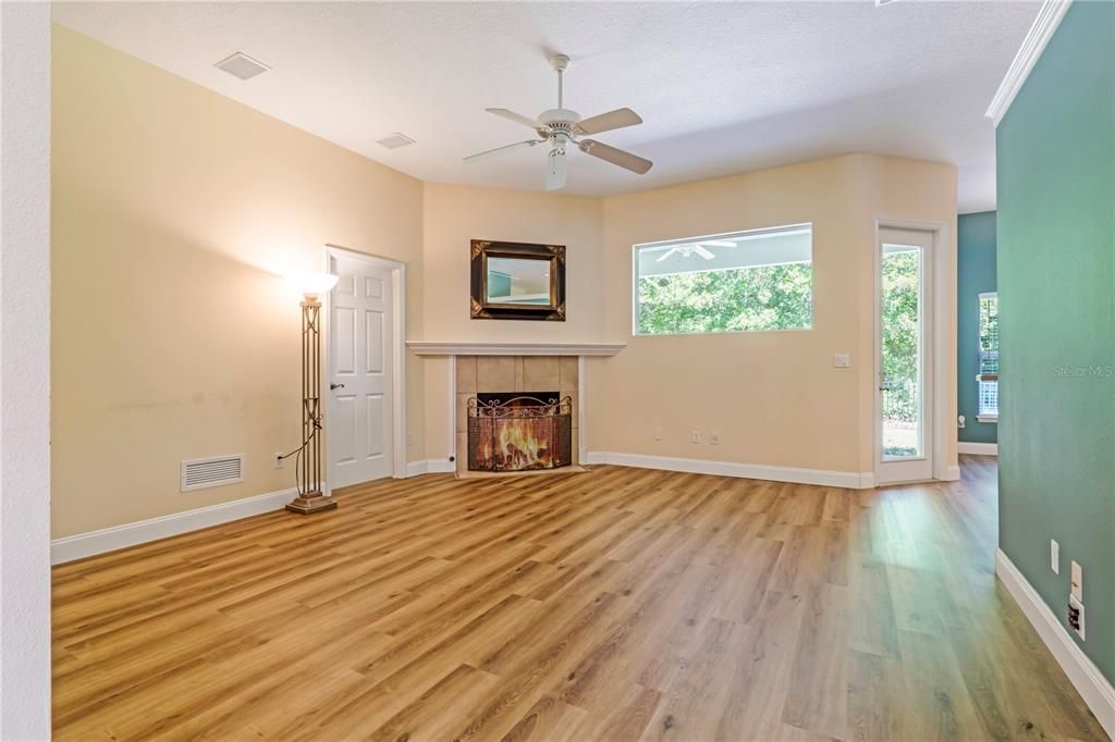 For Sale: $574,900 (3 beds, 2 baths, 2025 Square Feet)