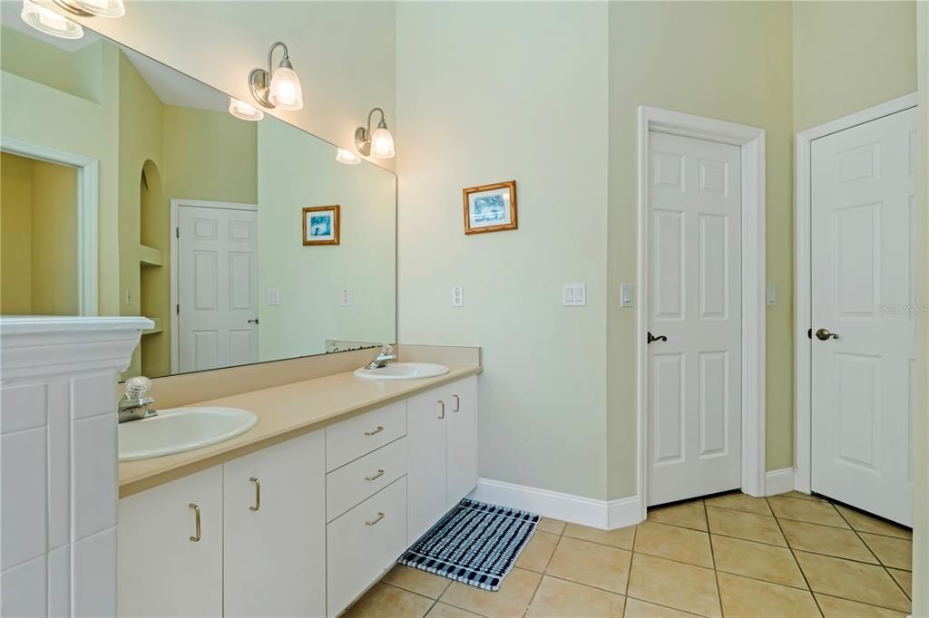 For Sale: $574,900 (3 beds, 2 baths, 2025 Square Feet)