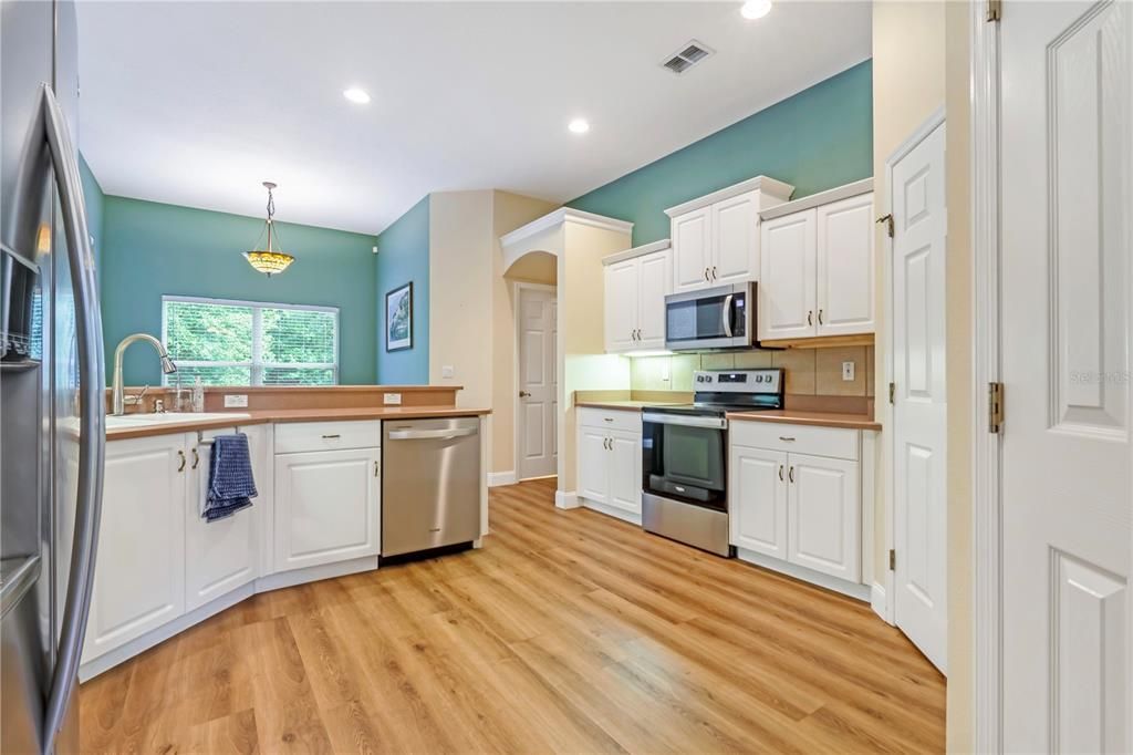 For Sale: $574,900 (3 beds, 2 baths, 2025 Square Feet)