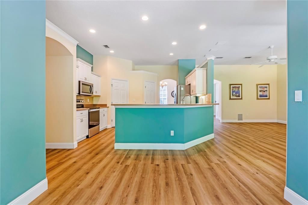For Sale: $574,900 (3 beds, 2 baths, 2025 Square Feet)
