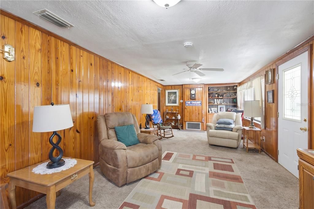 For Sale: $169,999 (2 beds, 2 baths, 1788 Square Feet)