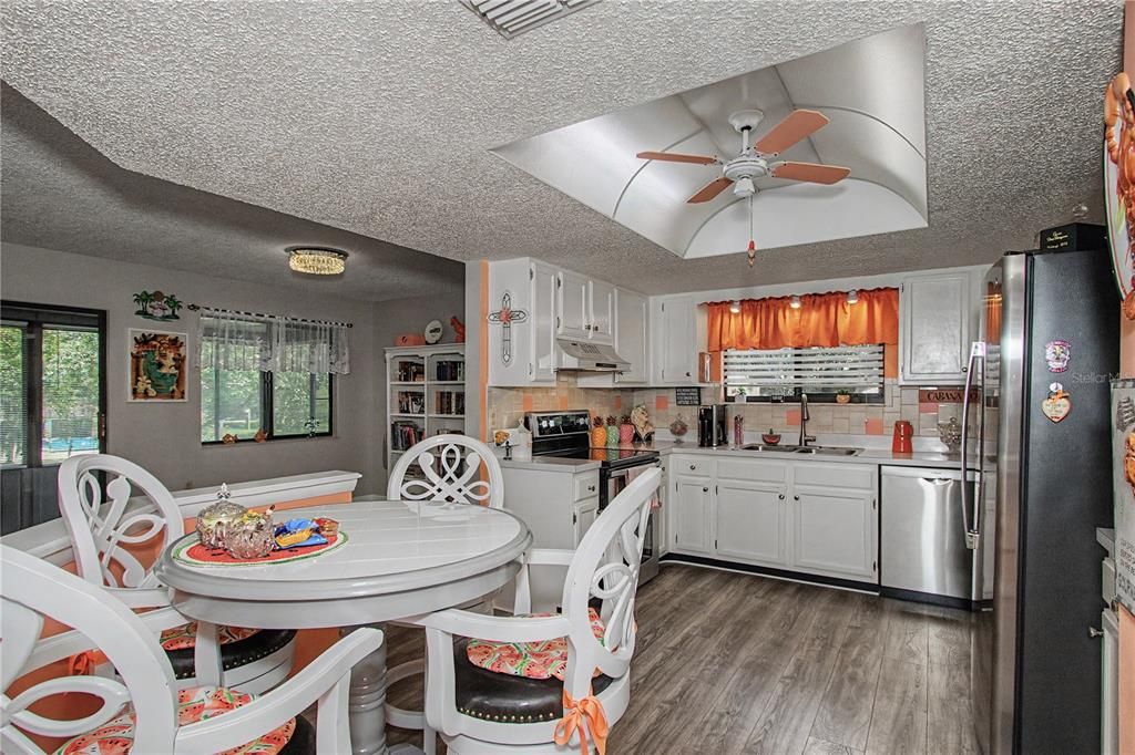 For Sale: $129,900 (2 beds, 2 baths, 1308 Square Feet)