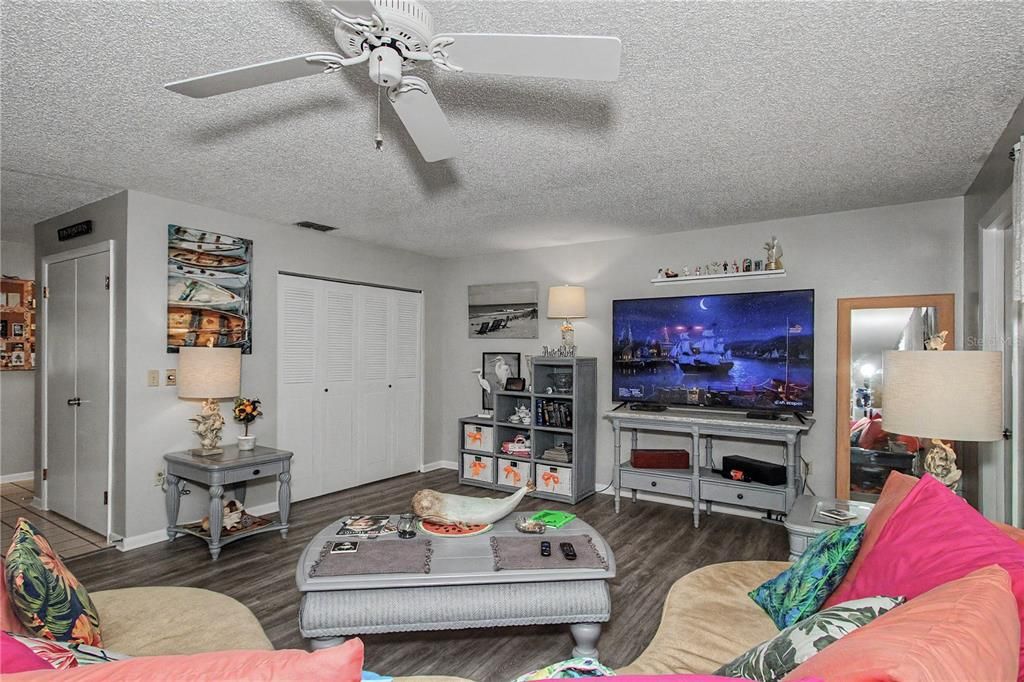For Sale: $129,900 (2 beds, 2 baths, 1308 Square Feet)