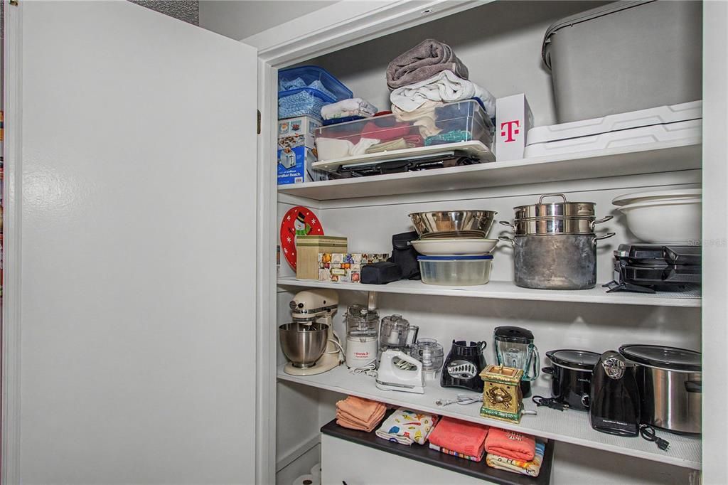 For Sale: $129,900 (2 beds, 2 baths, 1308 Square Feet)