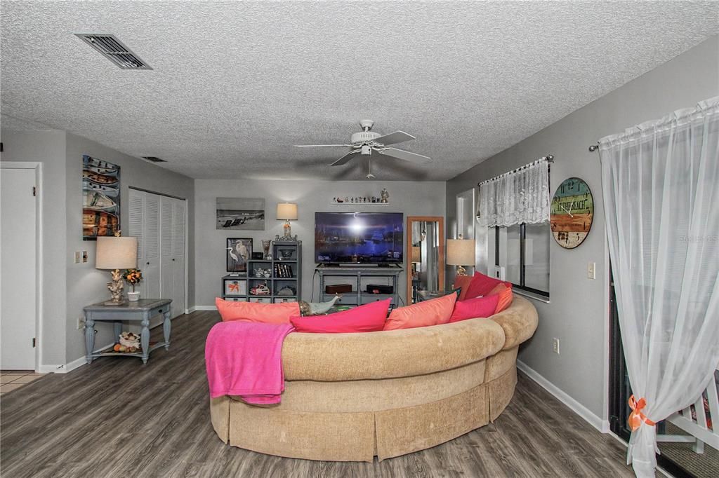 For Sale: $129,900 (2 beds, 2 baths, 1308 Square Feet)