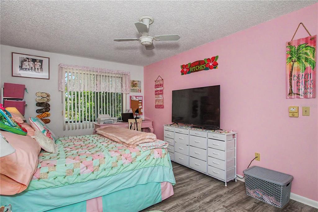 For Sale: $129,900 (2 beds, 2 baths, 1308 Square Feet)