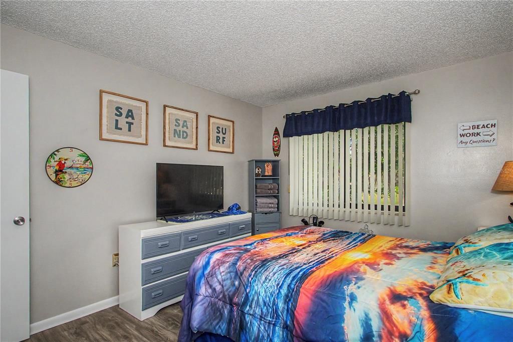 For Sale: $129,900 (2 beds, 2 baths, 1308 Square Feet)
