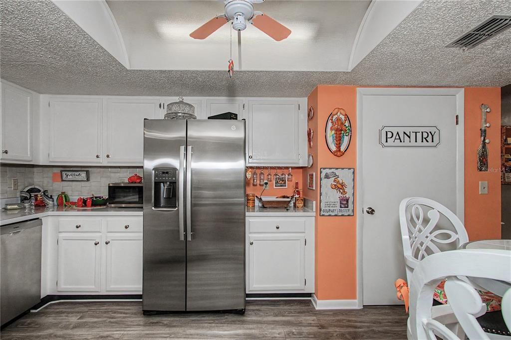 For Sale: $129,900 (2 beds, 2 baths, 1308 Square Feet)