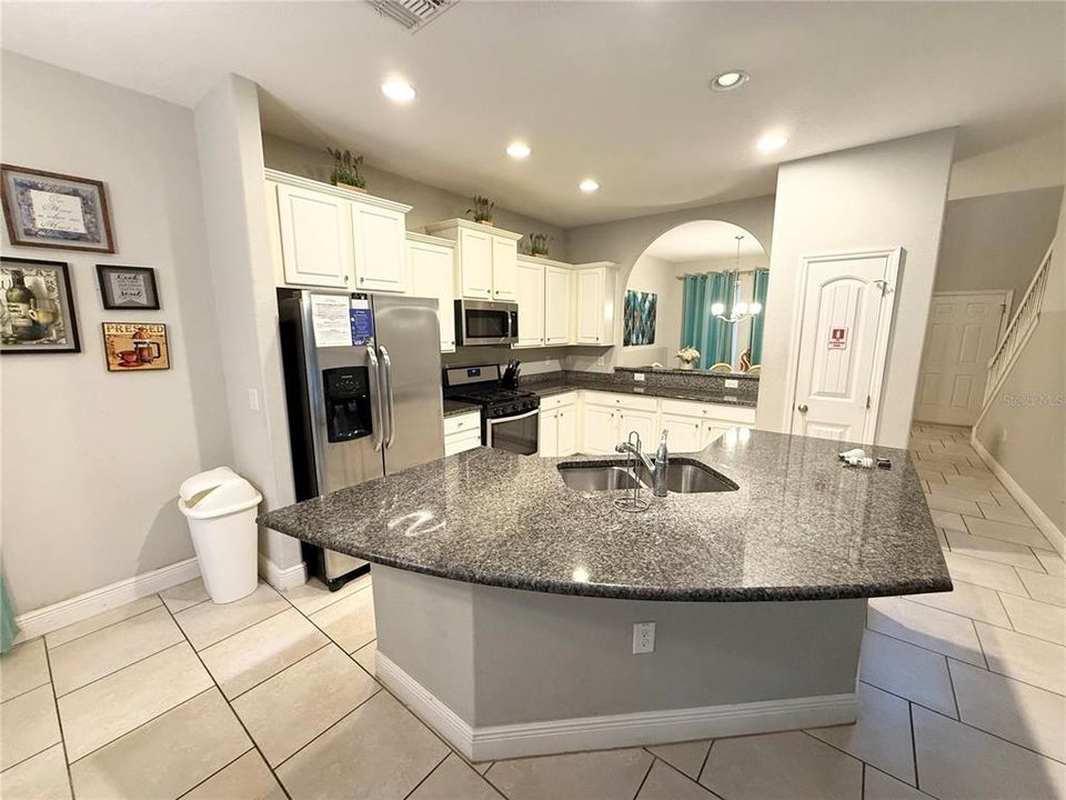 For Sale: $509,000 (6 beds, 4 baths, 3052 Square Feet)