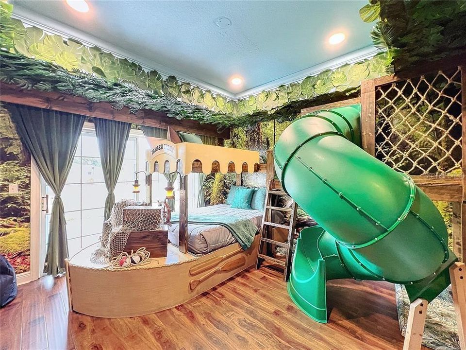 For Rent: $2,700 (3 beds, 3 baths, 2124 Square Feet)