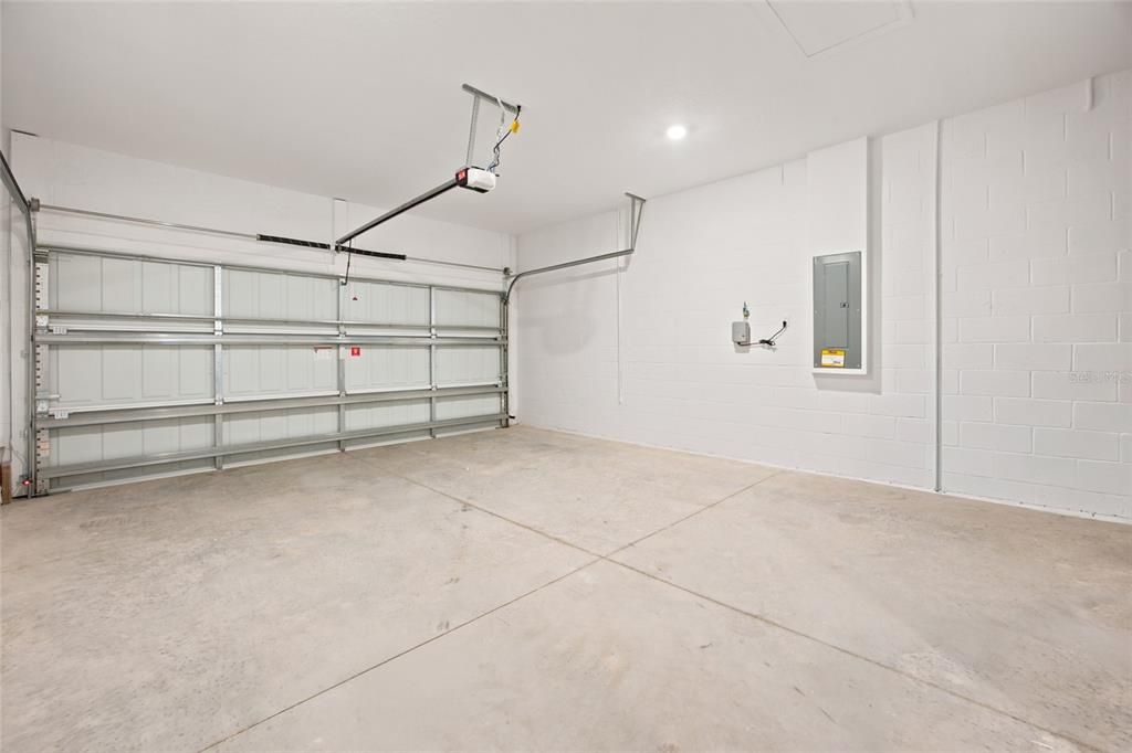 For Rent: $2,200 (3 beds, 2 baths, 1594 Square Feet)