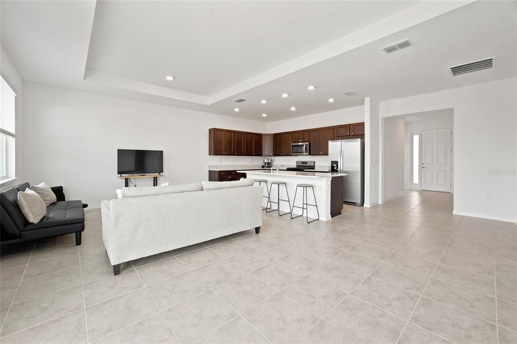For Rent: $2,200 (3 beds, 2 baths, 1594 Square Feet)
