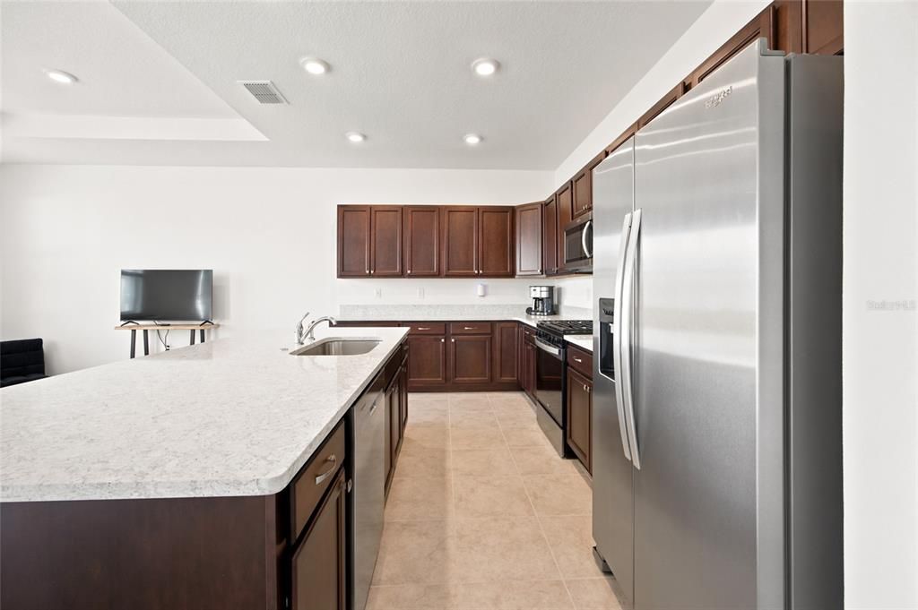 For Rent: $2,200 (3 beds, 2 baths, 1594 Square Feet)