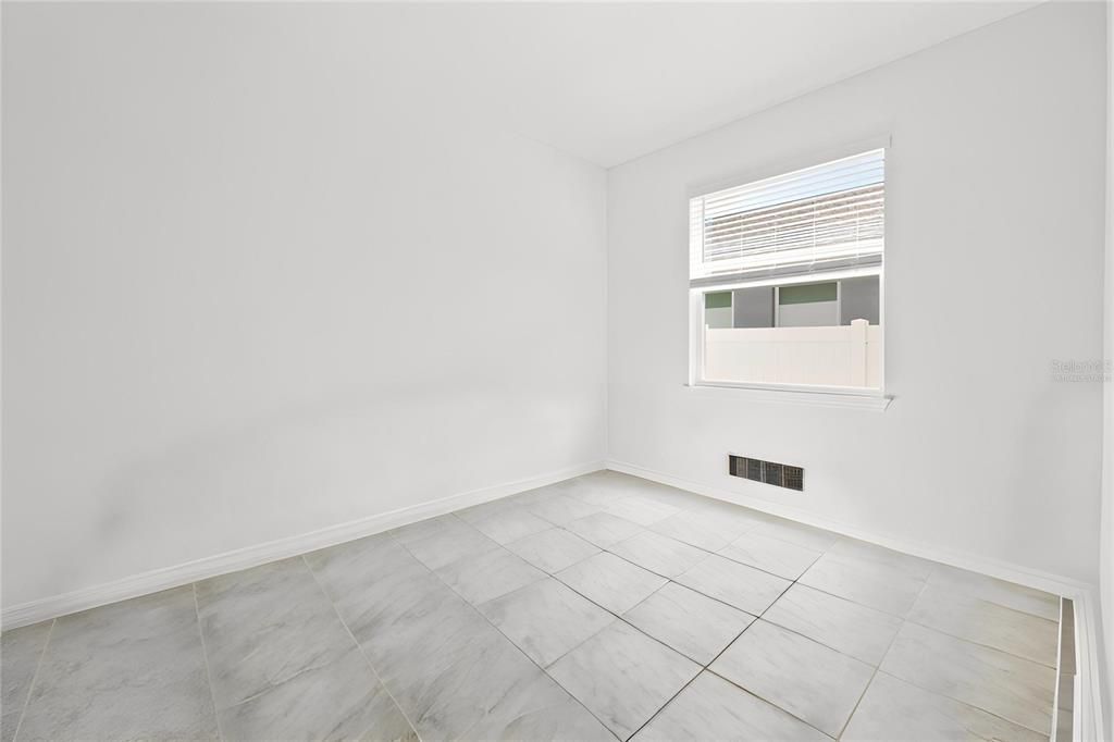 For Rent: $2,200 (3 beds, 2 baths, 1594 Square Feet)