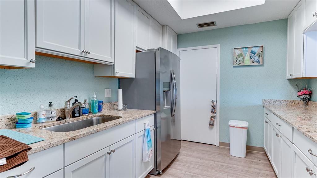 На продажу: $198,000 (2 спален, 2 ванн, 1144 Квадратных фут)
