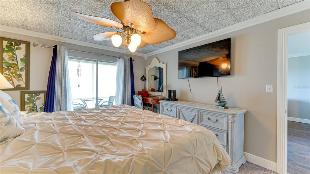 На продажу: $198,000 (2 спален, 2 ванн, 1144 Квадратных фут)