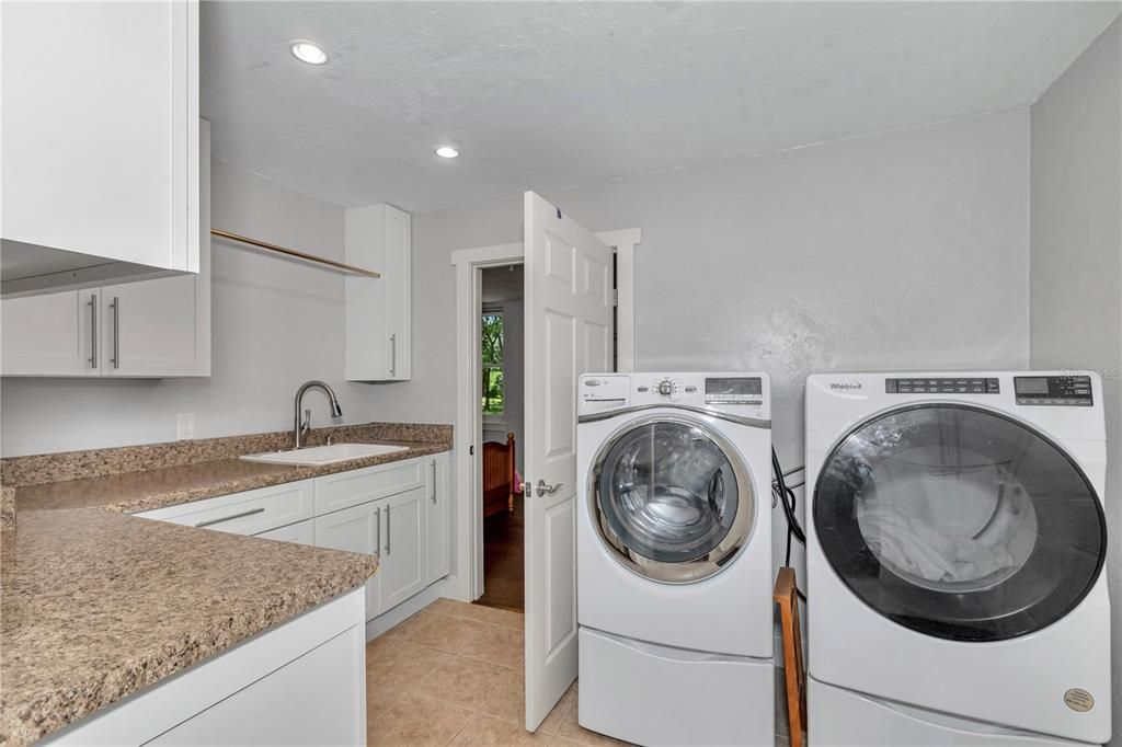 En Venta: $599,000 (3 camas, 2 baños, 2263 Pies cuadrados)