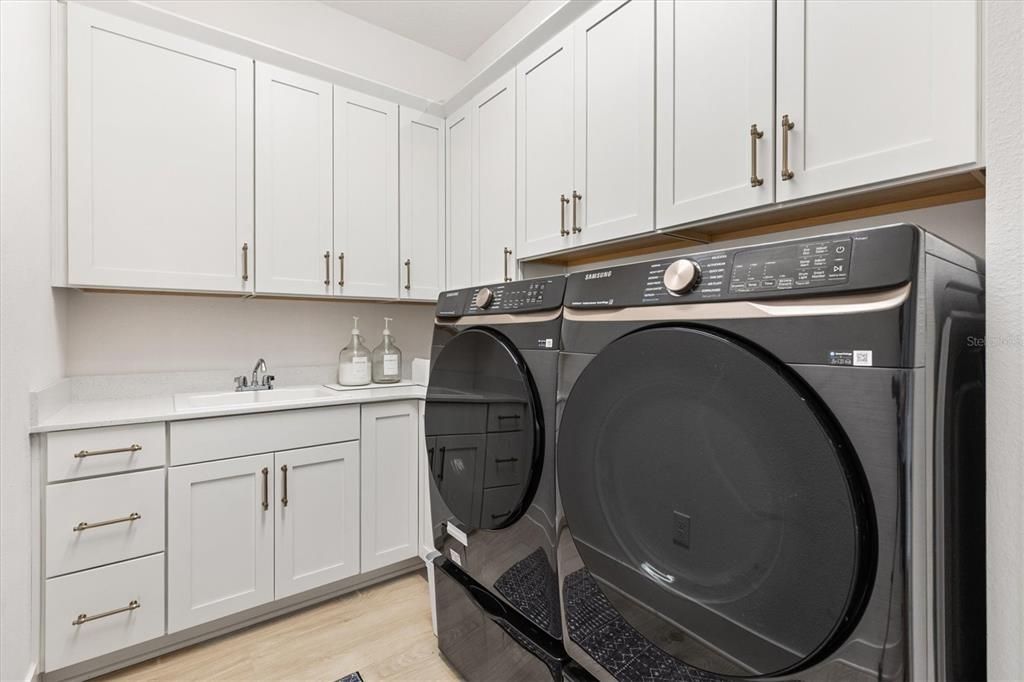 For Sale: $850,000 (4 beds, 3 baths, 3374 Square Feet)