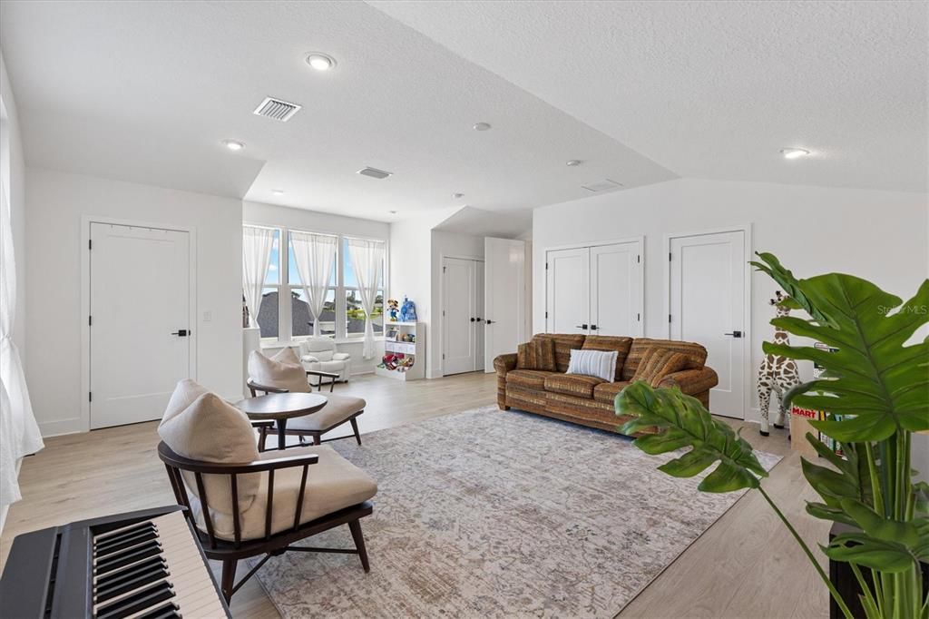 For Sale: $850,000 (4 beds, 3 baths, 3374 Square Feet)