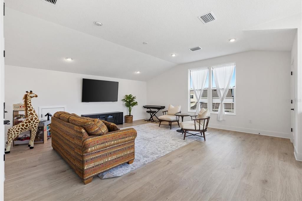 For Sale: $850,000 (4 beds, 3 baths, 3374 Square Feet)
