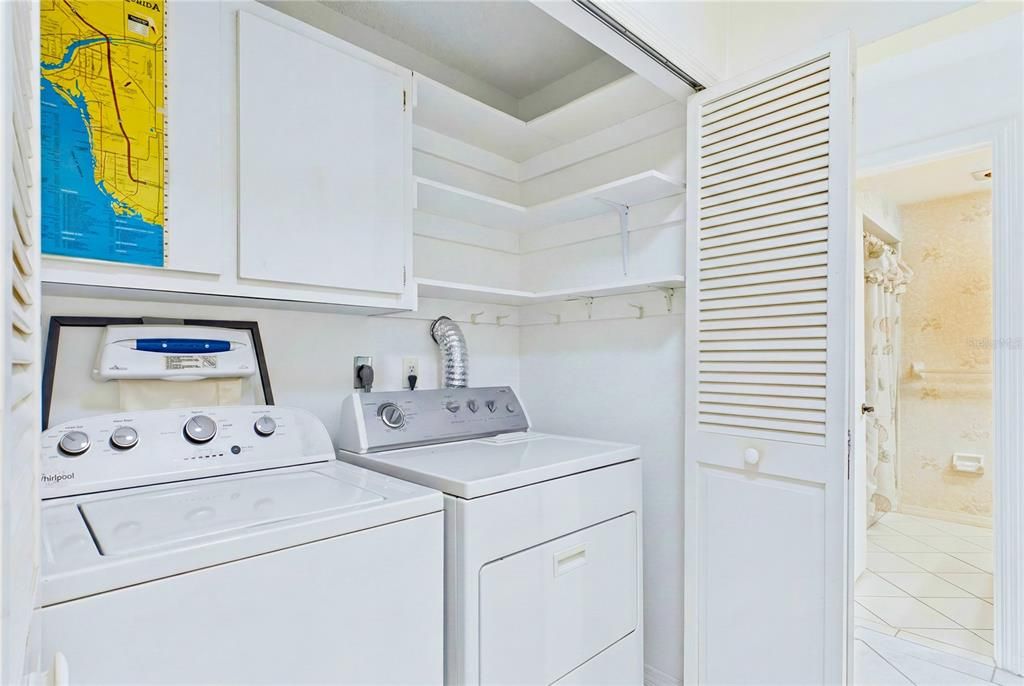 На продажу: $269,900 (2 спален, 2 ванн, 1296 Квадратных фут)