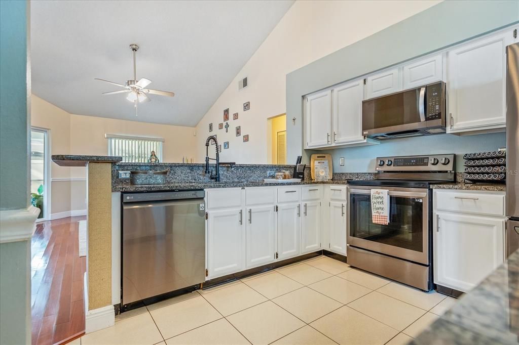 En Venta: $598,000 (3 camas, 2 baños, 2198 Pies cuadrados)