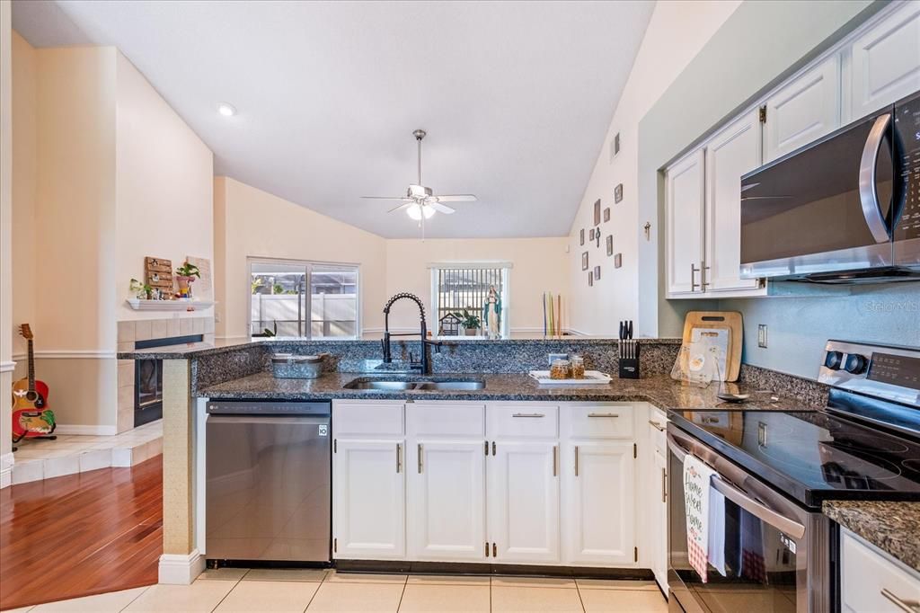 En Venta: $598,000 (3 camas, 2 baños, 2198 Pies cuadrados)