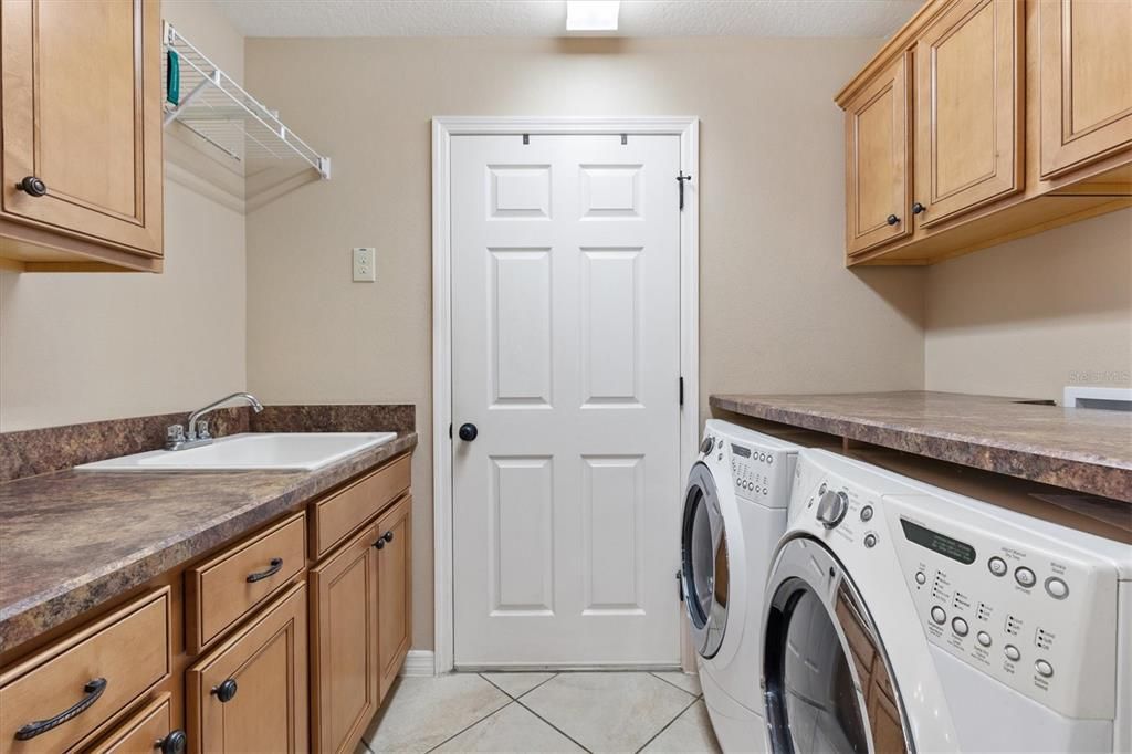 En Venta: $490,000 (3 camas, 2 baños, 2084 Pies cuadrados)