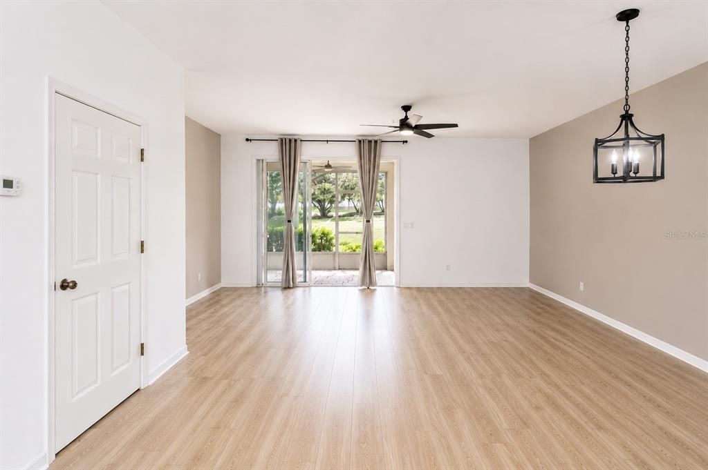 For Sale: $219,900 (2 beds, 2 baths, 1341 Square Feet)