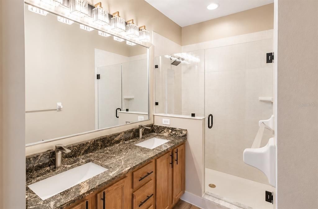 For Sale: $219,900 (2 beds, 2 baths, 1341 Square Feet)