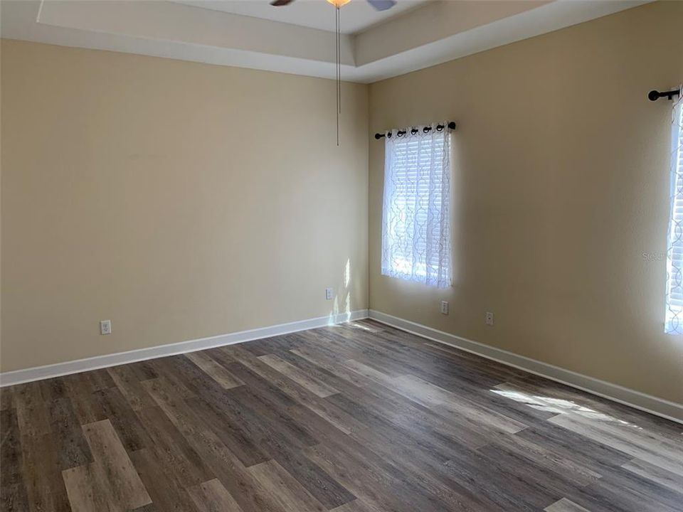 Activo con contrato: $2,600 (4 camas, 3 baños, 2040 Pies cuadrados)