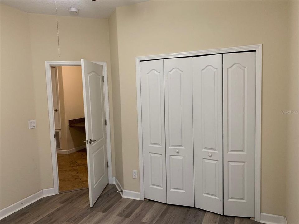 Activo con contrato: $2,600 (4 camas, 3 baños, 2040 Pies cuadrados)