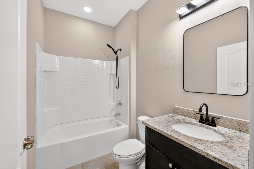 En Venta: $406,900 (4 camas, 2 baños, 2076 Pies cuadrados)