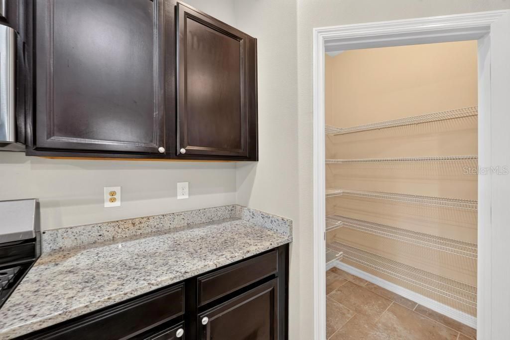 En Venta: $406,900 (4 camas, 2 baños, 2076 Pies cuadrados)