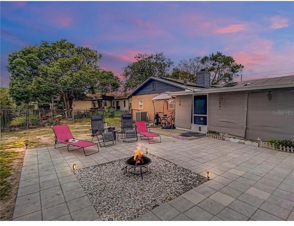 En Venta: $275,000 (3 camas, 2 baños, 1365 Pies cuadrados)