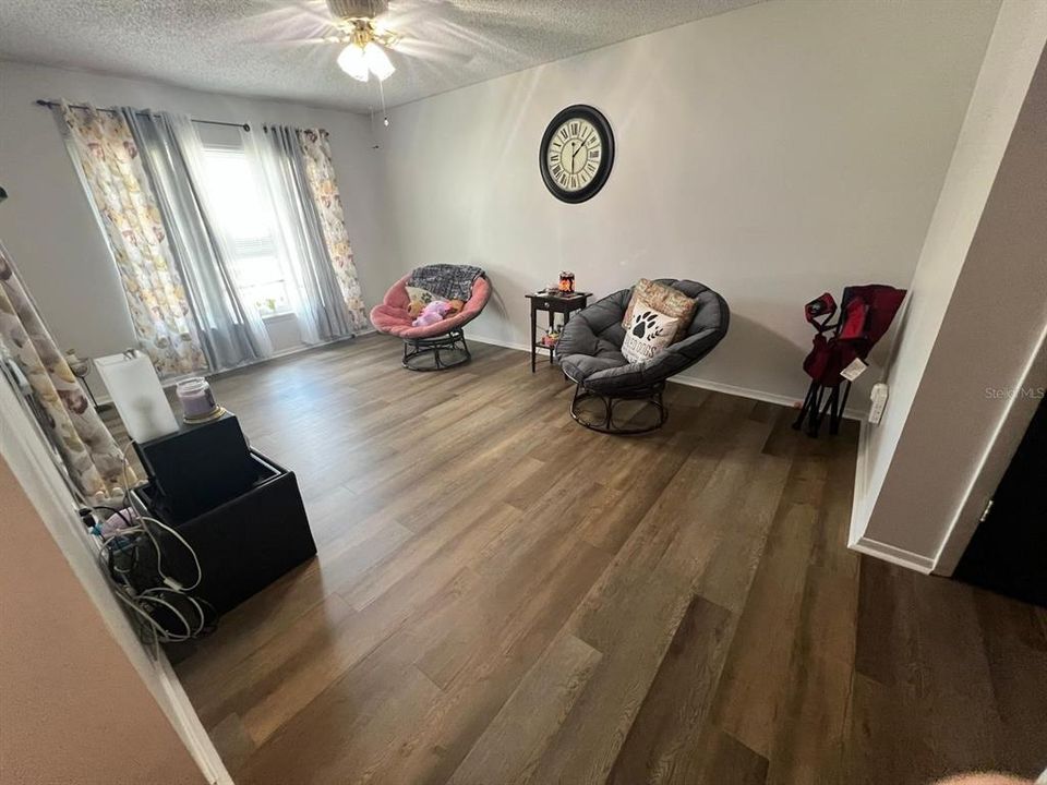 En Venta: $275,000 (3 camas, 2 baños, 1365 Pies cuadrados)