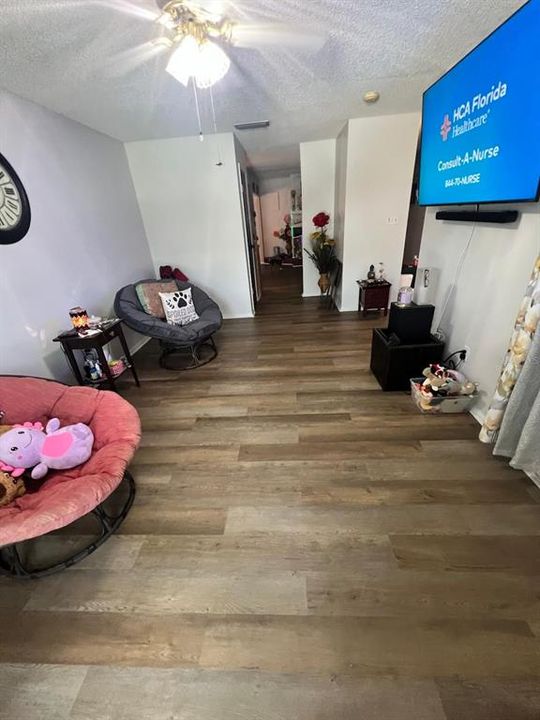En Venta: $275,000 (3 camas, 2 baños, 1365 Pies cuadrados)