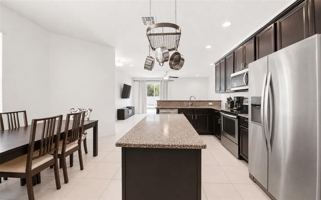На продажу: $315,000 (3 спален, 2 ванн, 1720 Квадратных фут)