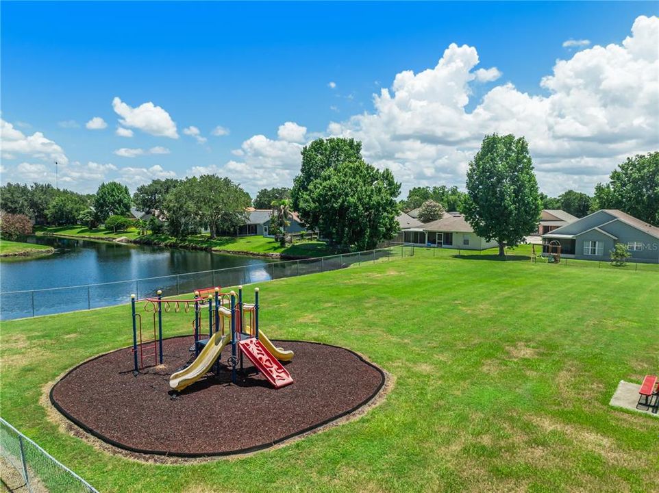 For Sale: $315,000 (3 beds, 2 baths, 1052 Square Feet)
