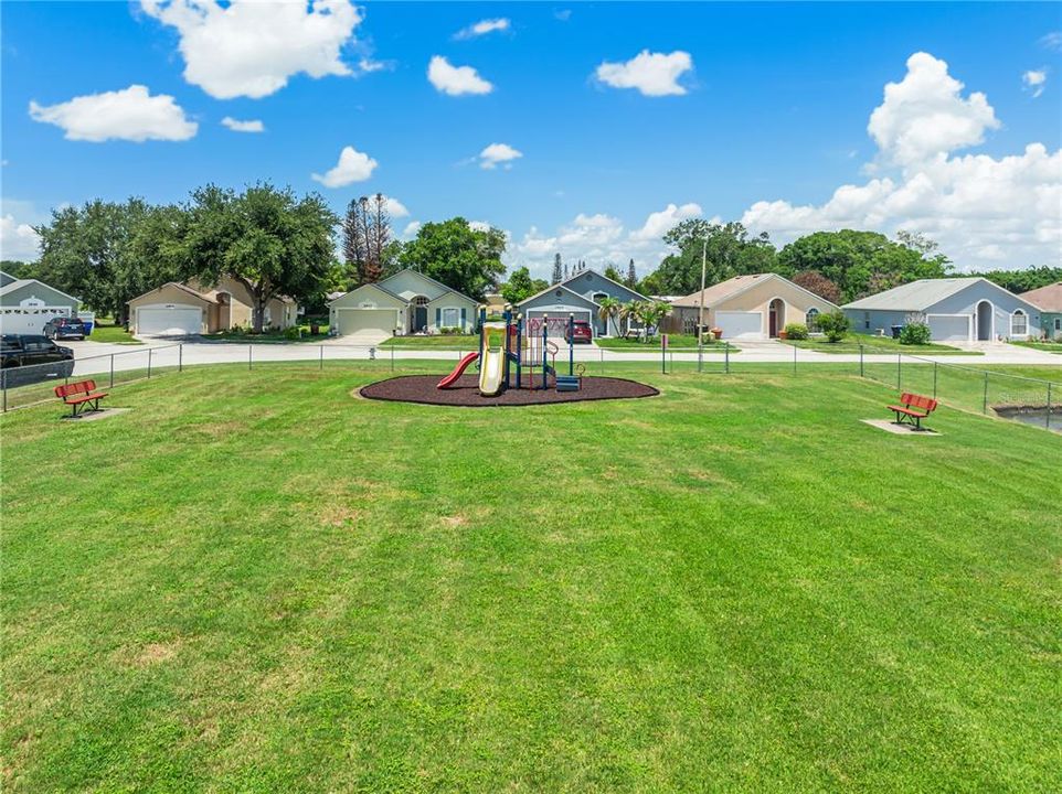 For Sale: $315,000 (3 beds, 2 baths, 1052 Square Feet)