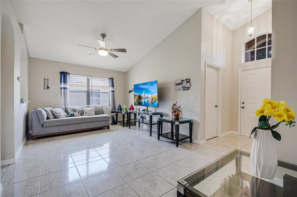 For Sale: $315,000 (3 beds, 2 baths, 1052 Square Feet)