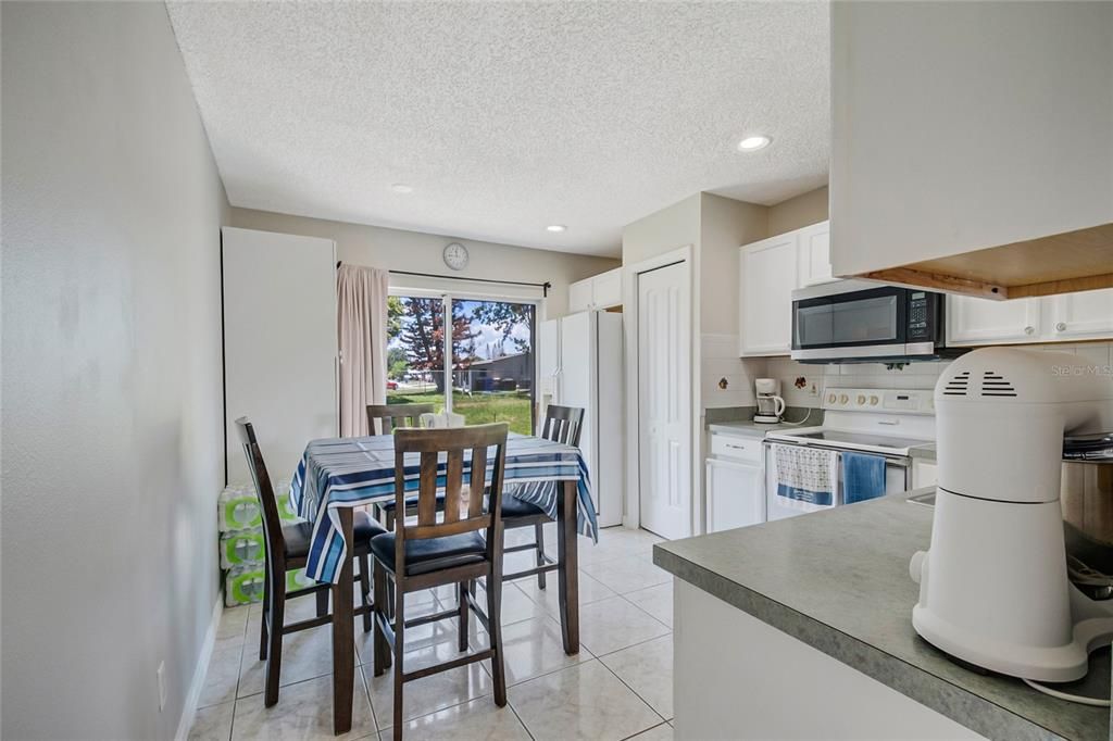 For Sale: $315,000 (3 beds, 2 baths, 1052 Square Feet)