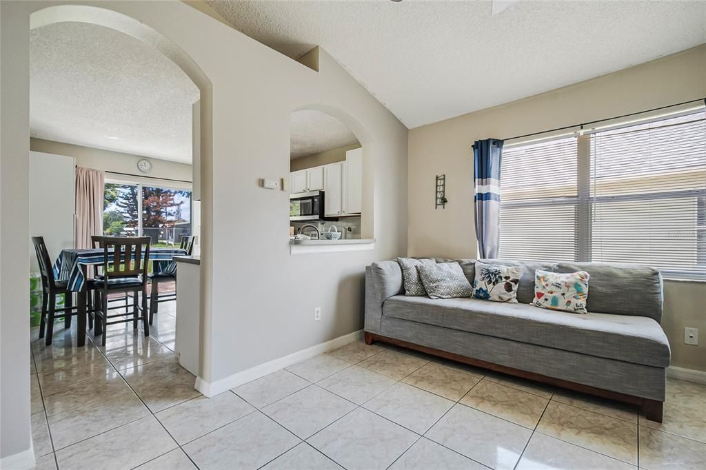 For Sale: $315,000 (3 beds, 2 baths, 1052 Square Feet)