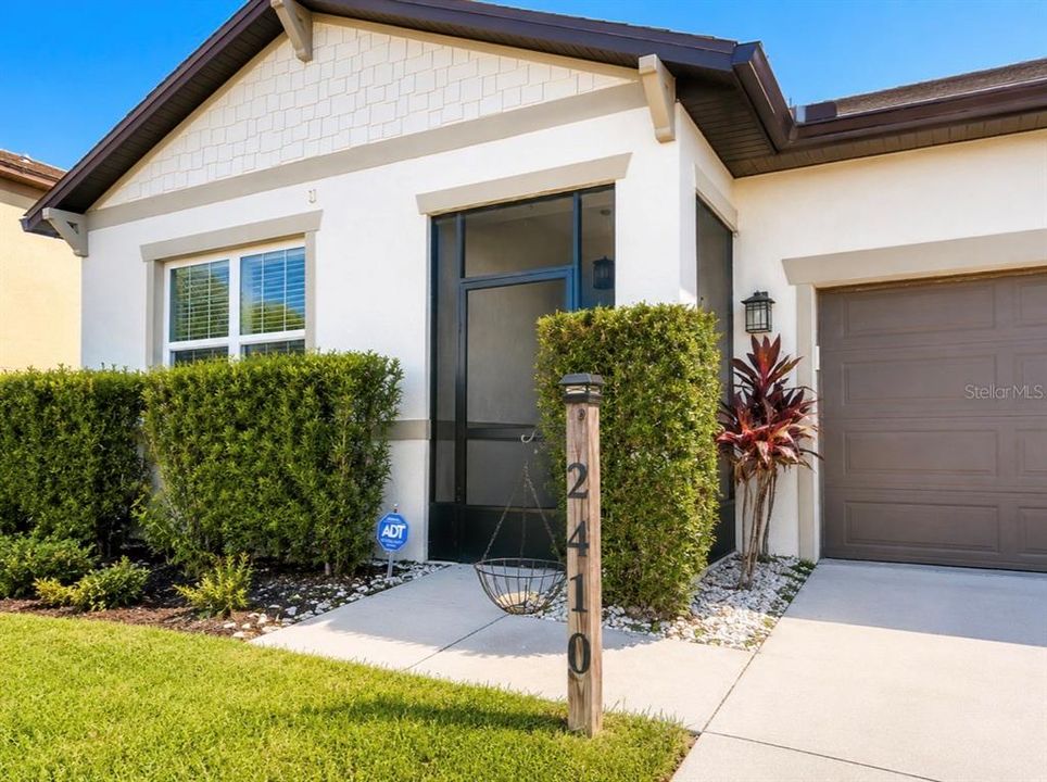 For Rent: $2,300 (3 beds, 2 baths, 1614 Square Feet)