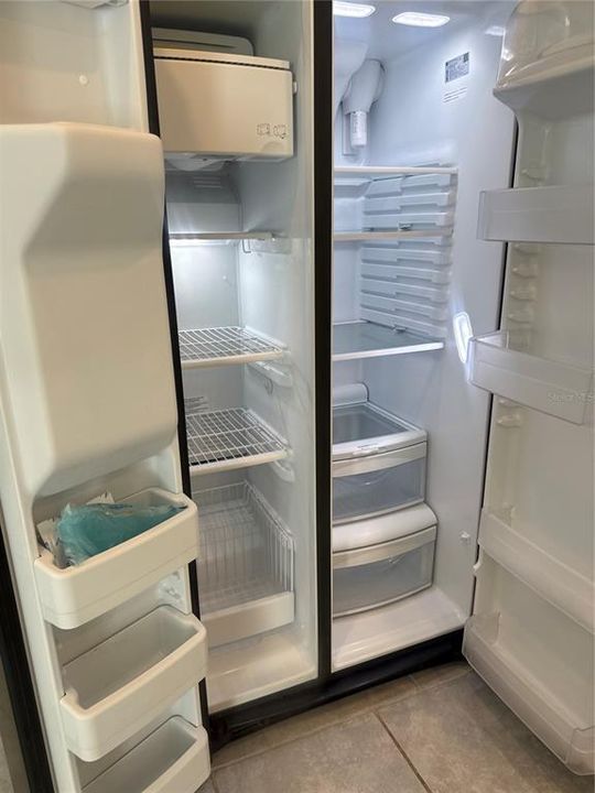 En Renta: $2,350 (3 camas, 2 baños, 1820 Pies cuadrados)